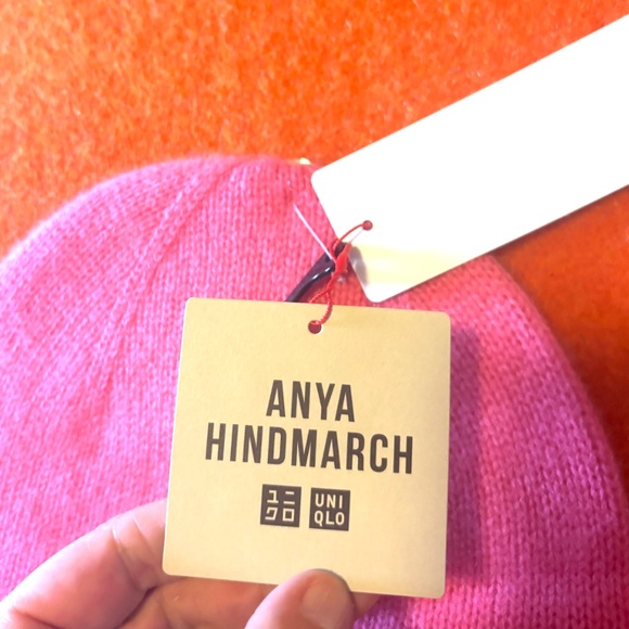 Anya Hindmarch Uniqlo collab pink 100% cashmere knitted beanie hat tuque NWT - Picture 4 of 8